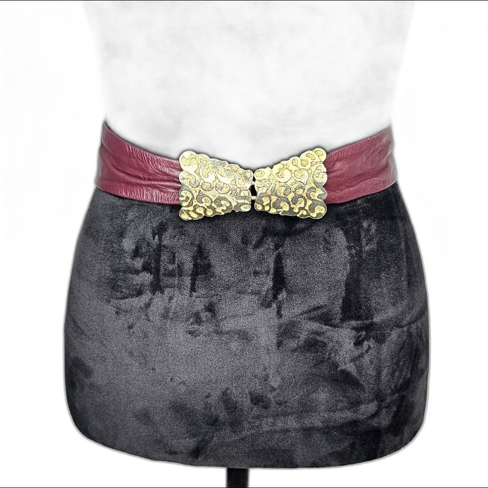 Vintage leather adjustable gold filigree buckle clasp maroon belt